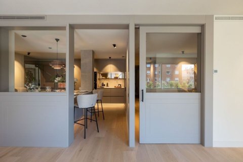 5 bedrooms apartment for sale in Barcelona, Catalonia, Spain № 8440 - photo 9