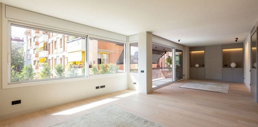 5 bedrooms apartment for sale in Barcelona, Catalonia, Spain № 8440
