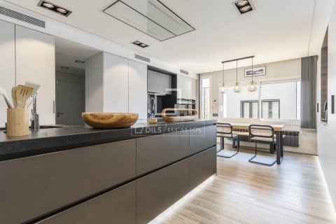 Купить квартиру в Барселона, Испания с 3 спальни, 263м², № 8507 - фото 11