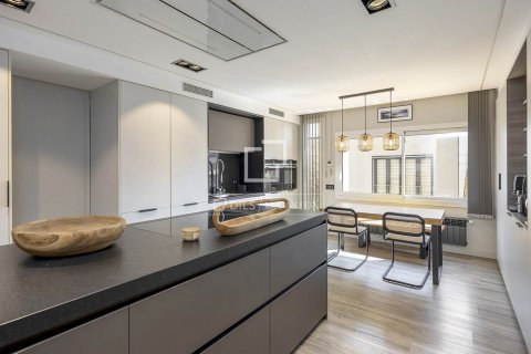 Купить квартиру в Барселона, Испания с 3 спальни, 263м², № 8507 - фото 12