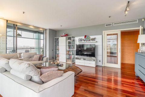 4 bedrooms apartment for sale in Barcelona, Catalonia, Spain № 8601 - photo 2