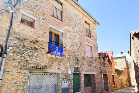 Сasa de 6 dormitorios en venta en Pontos, Gerona, Cataluña, Spain № 5901 - foto 5