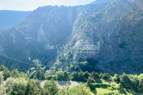 2 bedrooms apartment for rent in Principado De Andorra (Ninguna Poblacion Tiene C.P.), Lleida, Catalonia, Spain № 7679 - photo 2