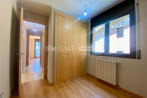 2 bedrooms apartment for rent in Principado De Andorra (Ninguna Poblacion Tiene C.P.), Lleida, Catalonia, Spain № 7679 - photo 8
