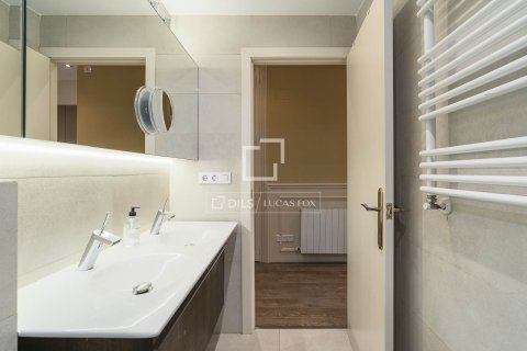 Купить квартиру в Барселона, Испания с 2 спальни, 71м², № 3952 - фото 19