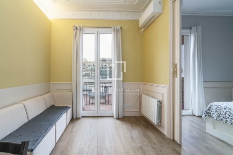 Купить квартиру в Барселона, Испания с 2 спальни, 71м², № 3952 - фото 2