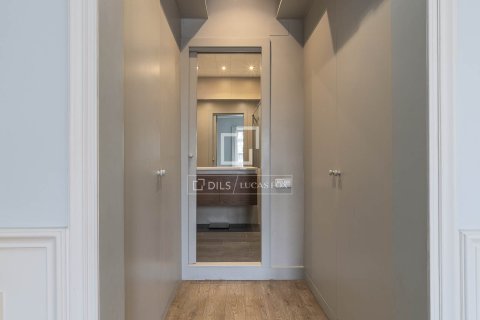Купить квартиру в Барселона, Испания с 2 спальни, 71м², № 3952 - фото 26