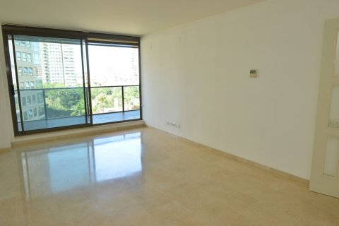 Купить квартиру в Барселона, Испания с 5 комнат, 141м², № 7620 - фото 3