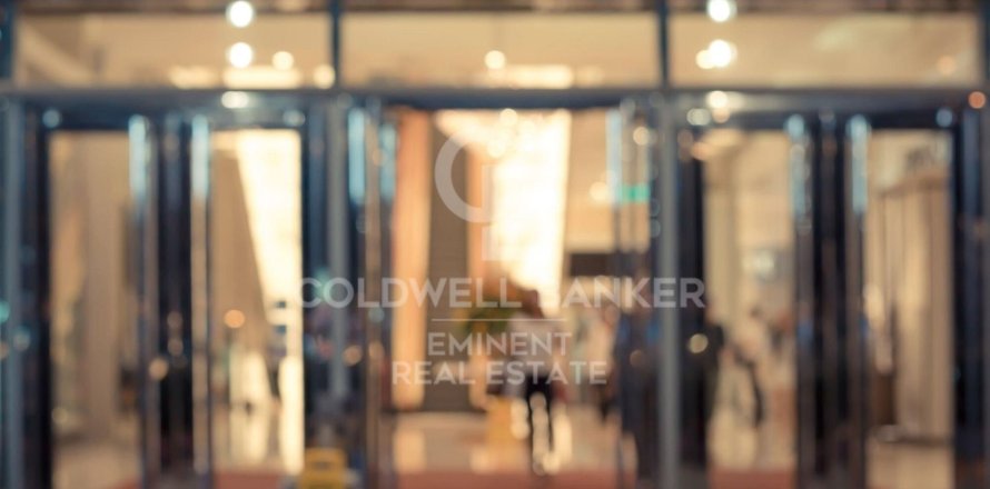 Propiedad comercial de 240 m² en venta en Barcelona, Cataluña, Spain № 5668