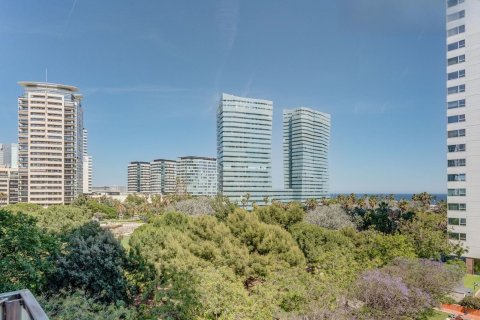 Apartamento de 4 dormitorios en venta en Barcelona, Cataluña, Spain № 7283 - foto 3