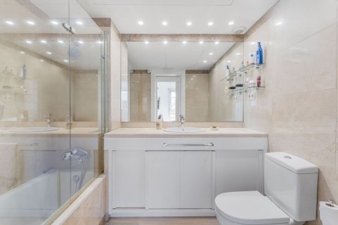 Apartamento de 4 dormitorios en venta en Barcelona, Cataluña, Spain № 7283 - foto 9