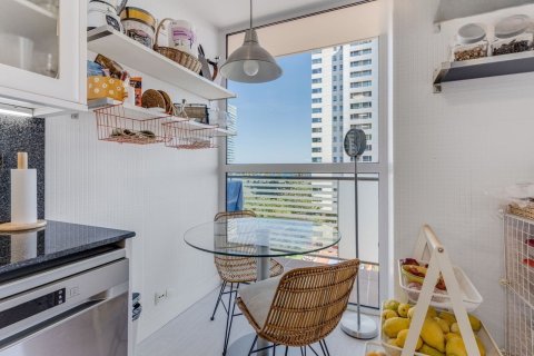 Apartamento de 4 dormitorios en venta en Barcelona, Cataluña, Spain № 7283 - foto 18