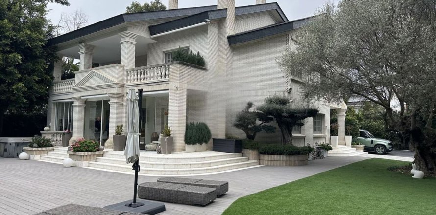 7 chambres house à vendre à Castelldefels, Barcelona, Catalonia, Spain № 7285