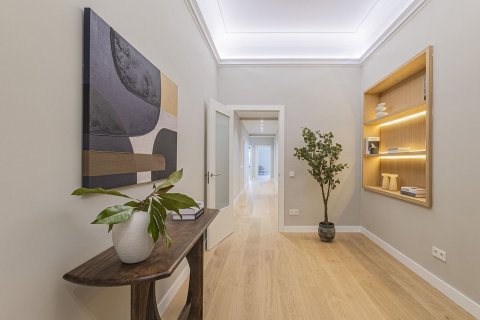 5 chambres apartment à vendre à Barcelona, Catalonia, Spain № 7284 - photo 4