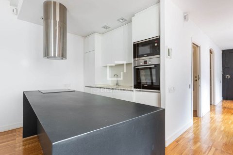 Apartamento de 2 dormitorios en venta en Barcelona, Cataluña, Spain № 7281 - foto 18