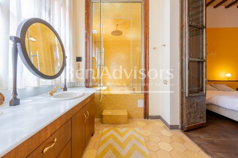 Apartamento de 7 dormitorios en venta en Barcelona, Cataluña, Spain № 2857 - foto 24