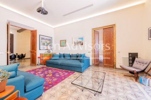 Apartamento de 7 dormitorios en venta en Barcelona, Cataluña, Spain № 2857 - foto 18