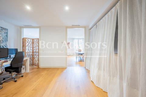 4 bedrooms apartment for sale in Barcelona, Catalonia, Spain № 2862 - photo 12