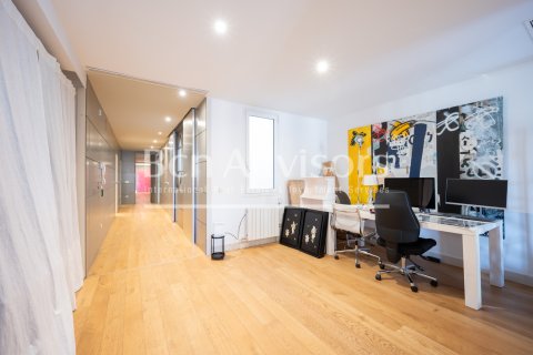 4 bedrooms apartment for sale in Barcelona, Catalonia, Spain № 2862 - photo 14