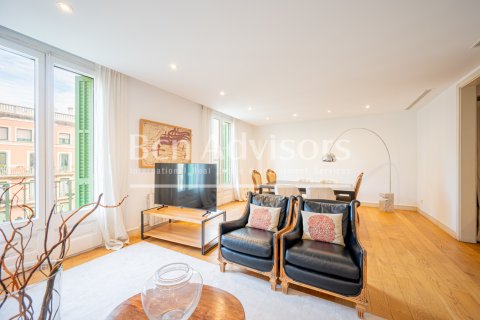 4 bedrooms apartment for sale in Barcelona, Catalonia, Spain № 2862 - photo 2