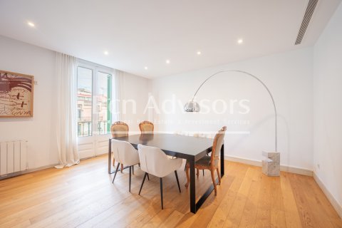 4 bedrooms apartment for sale in Barcelona, Catalonia, Spain № 2862 - photo 4