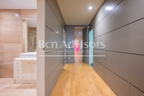 4 bedrooms apartment for sale in Barcelona, Catalonia, Spain № 2862 - photo 22