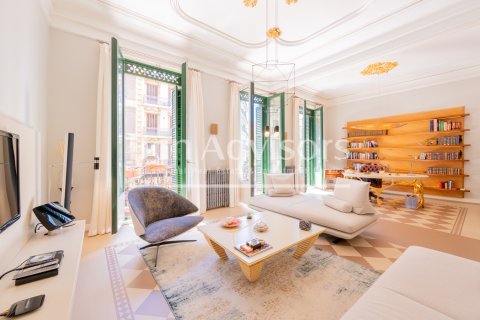 2 bedrooms apartment for sale in Barcelona, Catalonia, Spain № 2858 - photo 2