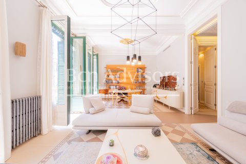 2 bedrooms apartment for sale in Barcelona, Catalonia, Spain № 2858 - photo 3