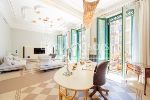 2 bedrooms apartment for sale in Barcelona, Catalonia, Spain № 2858 - photo 5
