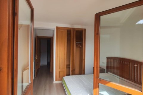3 bedrooms apartment for rent in Principado De Andorra (Ninguna Poblacion Tiene C.P.), Lleida, Catalonia, Spain № 8000 - photo 7