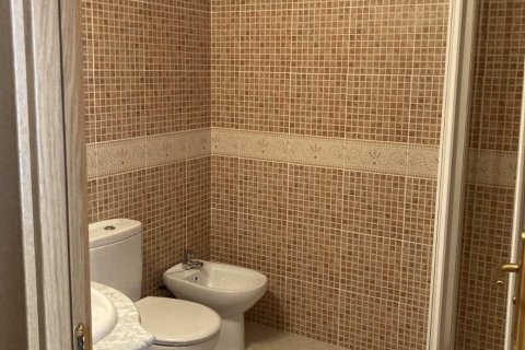 3 bedrooms apartment for rent in Principado De Andorra (Ninguna Poblacion Tiene C.P.), Lleida, Catalonia, Spain № 8000 - photo 11