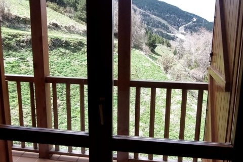 3 bedrooms apartment for rent in Principado De Andorra (Ninguna Poblacion Tiene C.P.), Lleida, Catalonia, Spain № 8000 - photo 4