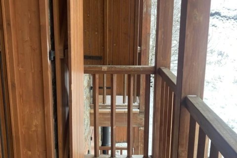 3 bedrooms apartment for rent in Principado De Andorra (Ninguna Poblacion Tiene C.P.), Lleida, Catalonia, Spain № 8000 - photo 5