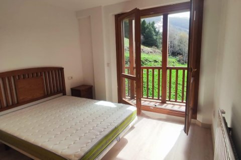 3 bedrooms apartment for rent in Principado De Andorra (Ninguna Poblacion Tiene C.P.), Lleida, Catalonia, Spain № 8000 - photo 6