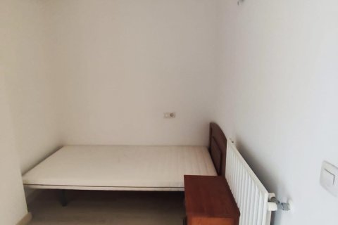 3 bedrooms apartment for rent in Principado De Andorra (Ninguna Poblacion Tiene C.P.), Lleida, Catalonia, Spain № 8000 - photo 9