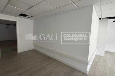 146 sq.m. office for rent in Principado De Andorra (Ninguna Poblacion Tiene C.P.), Lleida, Catalonia, Spain № 8003 - photo 9
