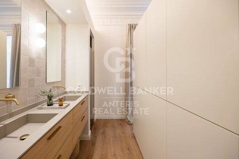 4 bedrooms apartment for sale in Barcelona, Catalonia, Spain № 5411 - photo 18