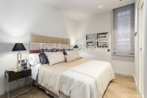 2 bedrooms apartment for sale in Ciutat Vella, Barcelona, Catalonia, Spain № 2343 - photo 14