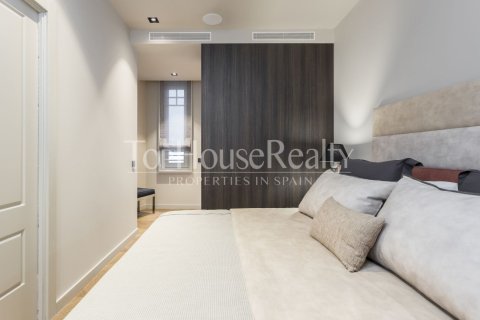 2 bedrooms apartment for sale in Ciutat Vella, Barcelona, Catalonia, Spain № 2343 - photo 16