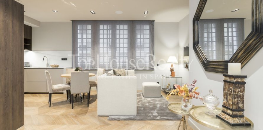 2 bedrooms apartment for sale in Ciutat Vella, Barcelona, Catalonia, Spain № 2343