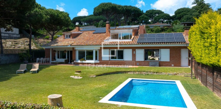 5 bedrooms villa for sale in Sant Vicenc De Montalt, Barcelona, Catalonia, Spain № 8922