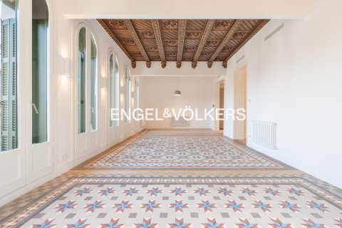 2 bedrooms apartment for sale in Ciutat Vella, Barcelona, Catalonia, Spain № 2642 - photo 5