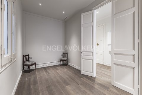 Купить квартиру в Эшампле, Испания с 4 спальни, 200м², № 2641 - фото 30