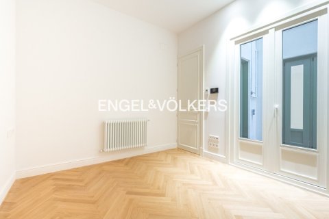 2 bedrooms apartment for sale in Ciutat Vella, Barcelona, Catalonia, Spain № 2644 - photo 11
