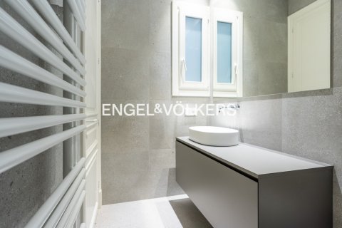2 bedrooms apartment for sale in Ciutat Vella, Barcelona, Catalonia, Spain № 2644 - photo 13