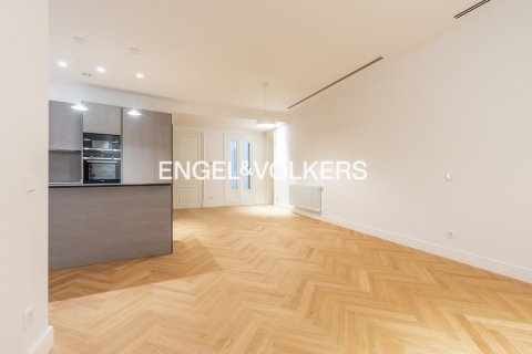 2 bedrooms apartment for sale in Ciutat Vella, Barcelona, Catalonia, Spain № 2644 - photo 6