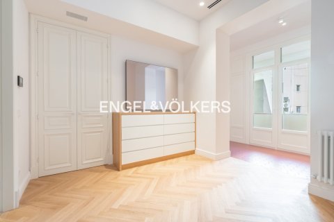 2 bedrooms apartment for sale in Ciutat Vella, Barcelona, Catalonia, Spain № 2644 - photo 26
