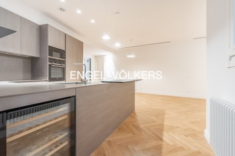 2 bedrooms apartment for sale in Ciutat Vella, Barcelona, Catalonia, Spain № 2644 - photo 4