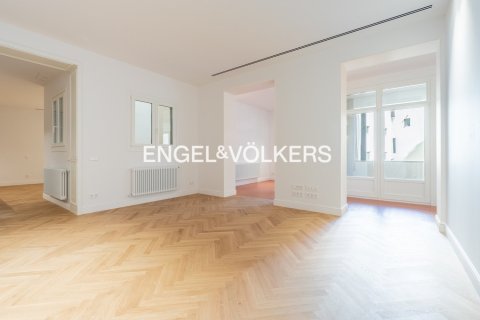 2 bedrooms apartment for sale in Ciutat Vella, Barcelona, Catalonia, Spain № 2644 - photo 17