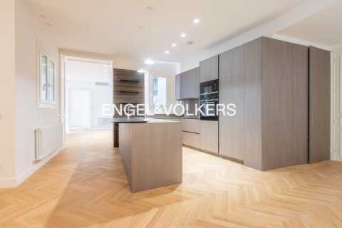 2 bedrooms apartment for sale in Ciutat Vella, Barcelona, Catalonia, Spain № 2644 - photo 3